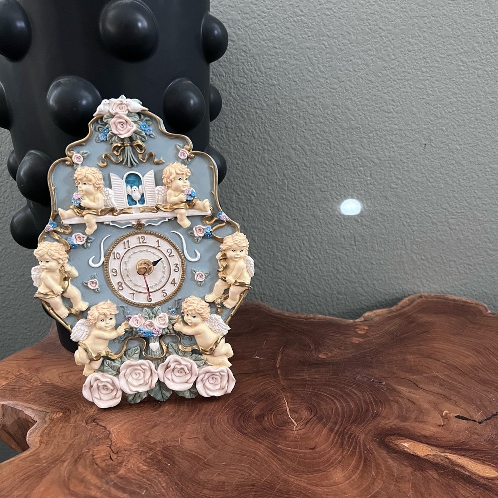 ✨SOLD✨

Vintage working musical Cupid wall clock 🕰️